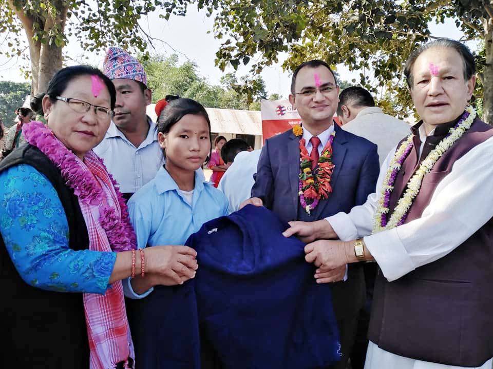न्यानो कपडा पाए पछि विद्यार्थी दंग