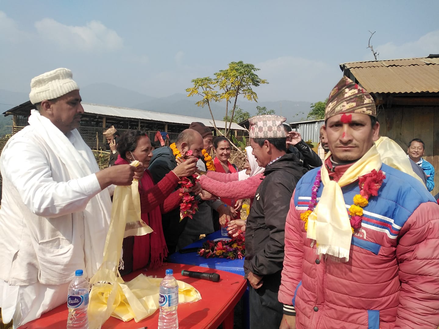 कौवाईमा एक दर्जन स्थानिय राप्रपा त्यागेर कांग्रेस प्रवेश