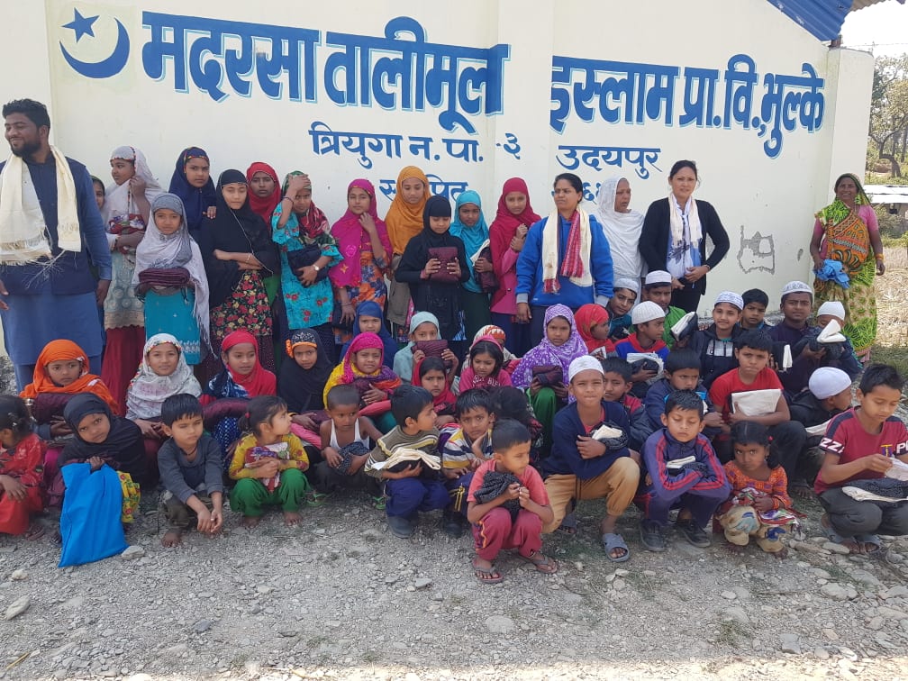 कोरोना प्रभावित क्षेत्रका बालबालिकालाई लत्ता कपडा