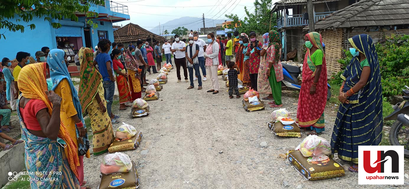 ब्रदर्स ग्रुपले गरे विपन्न परिवारलाई खाद्यन्न सहयोग