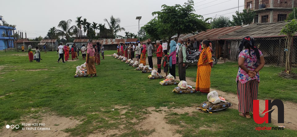 दाजु भाई समुहले ४६घरलाई प्रदान गरे राहत सामाग्री