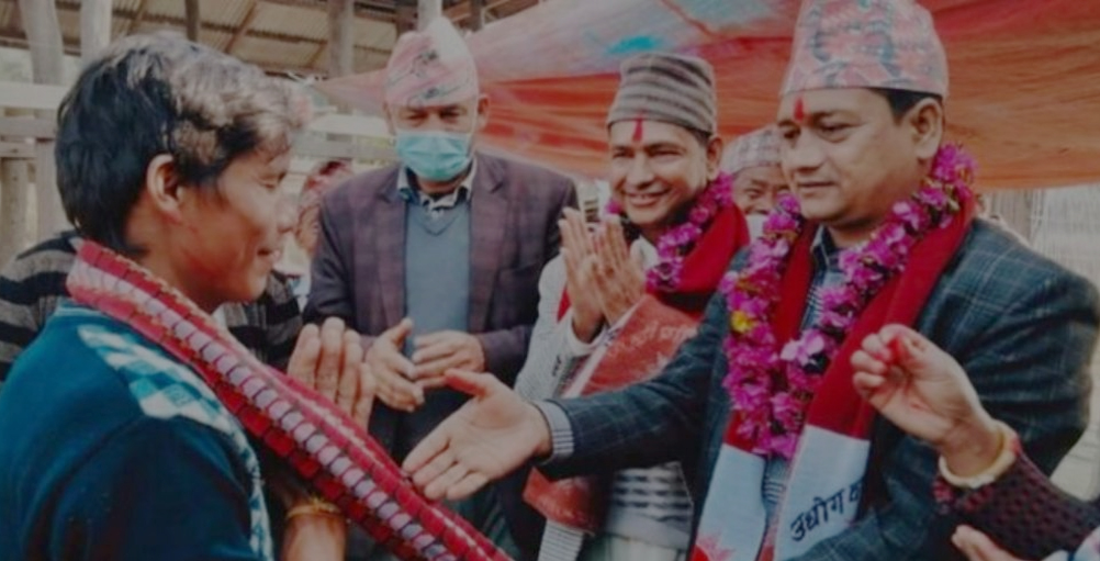 उदयपुरमा माओबादी र कांग्रेसका ३८ कार्यकर्ता एमालेमा प्रवेश