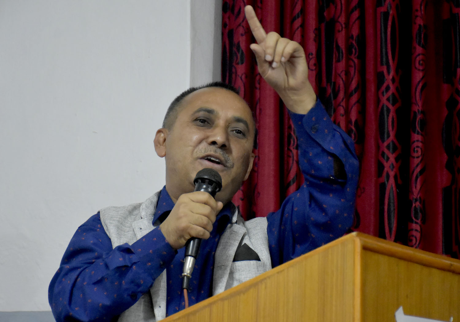 महामन्त्री विश्वप्रकास शर्मा गाईघाट आउदै