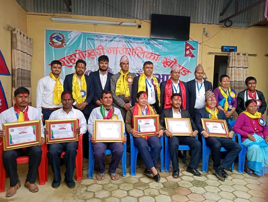 बरापोखरीको गाउँ सभामा आठ कर्मचारी सम्मानित