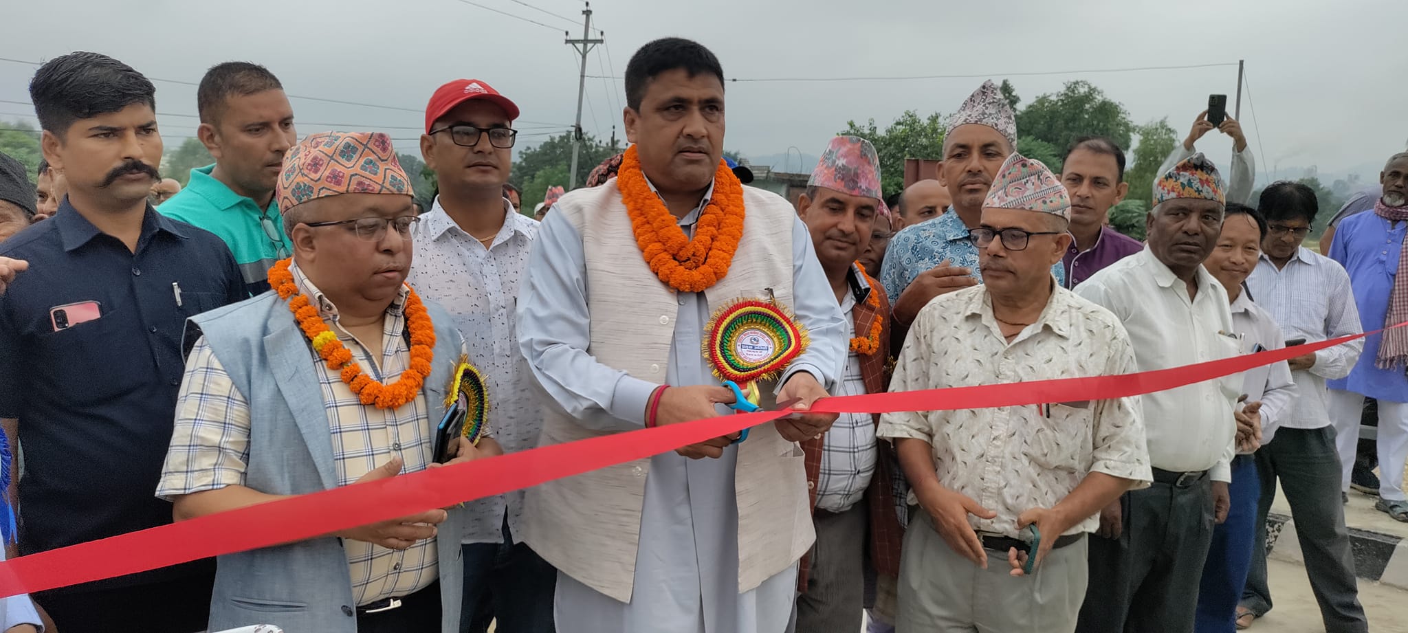 देउरी खोलाको पुल मन्त्री कार्कीद्धारा उद्घाटन, स्थानिय नागरिक हर्षित
