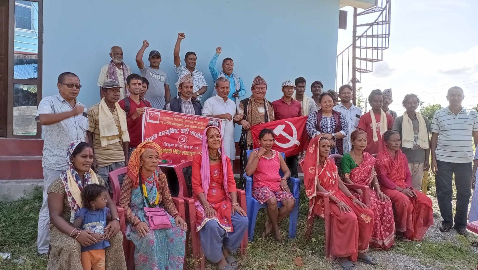 त्रियुगामा एमाले र कांग्रेस छाडेर १५ कार्यकर्ता माओबादी छिरे