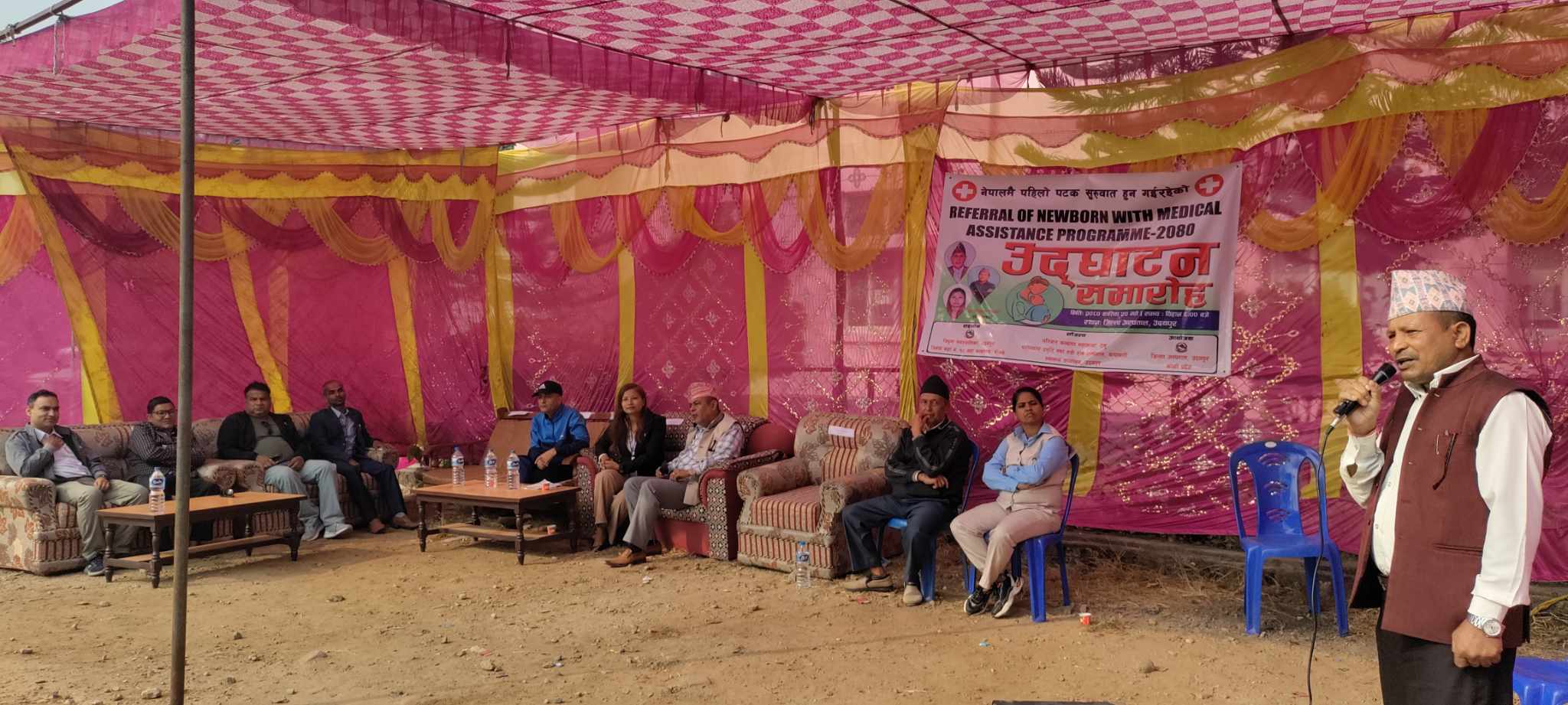 नेपालमै पहिलो पटक नवजात शिशुलाई अन्यत्र रेफर गरिए उदयपुरका स्वास्थ्यकर्र्मी पनि संगै जाने