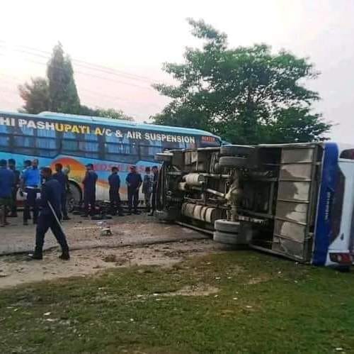 उदयपुरको बस दुर्घटना एकको मृत्यु २६ घाईते