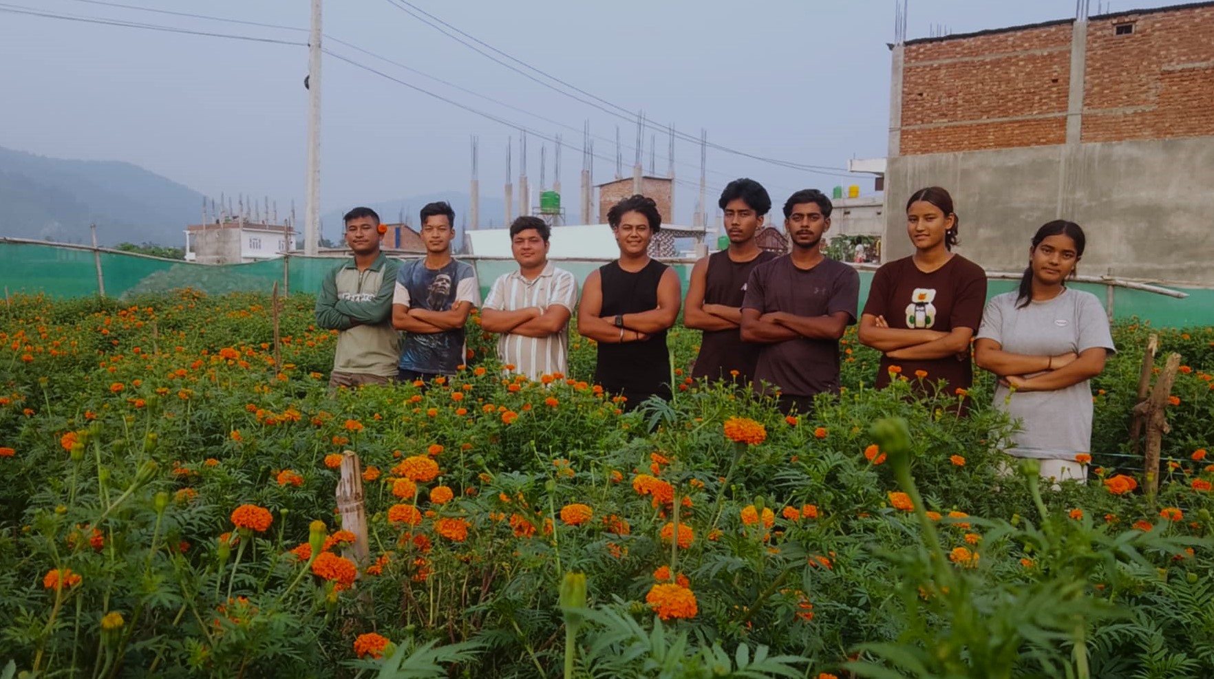 फूलखेतीमा रमाउदै उदयपुरका विद्यार्थी