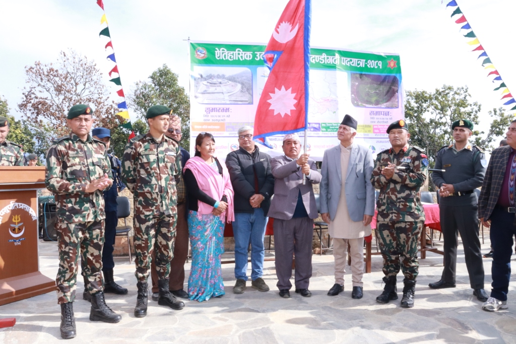 सेनाको नेतृत्वमा उदयपुरगढी देखि चौदण्डीगढी सम्म ८५ किलोमिटर पदयात्रा सुरु  (फोटो फिचर सहित)