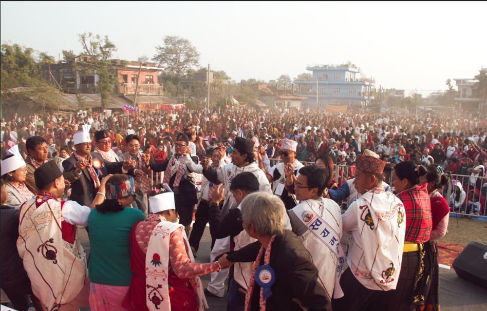 हुर्रा नाचमा झुमे मग झुमे मगर