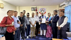 त्रियुगा नगरपालिकालाई स्थानीय सूचना तथा सञ्चार नीति बनाउन पत्रकार महासंघ उदयपुरको ज्ञापनपत्र
