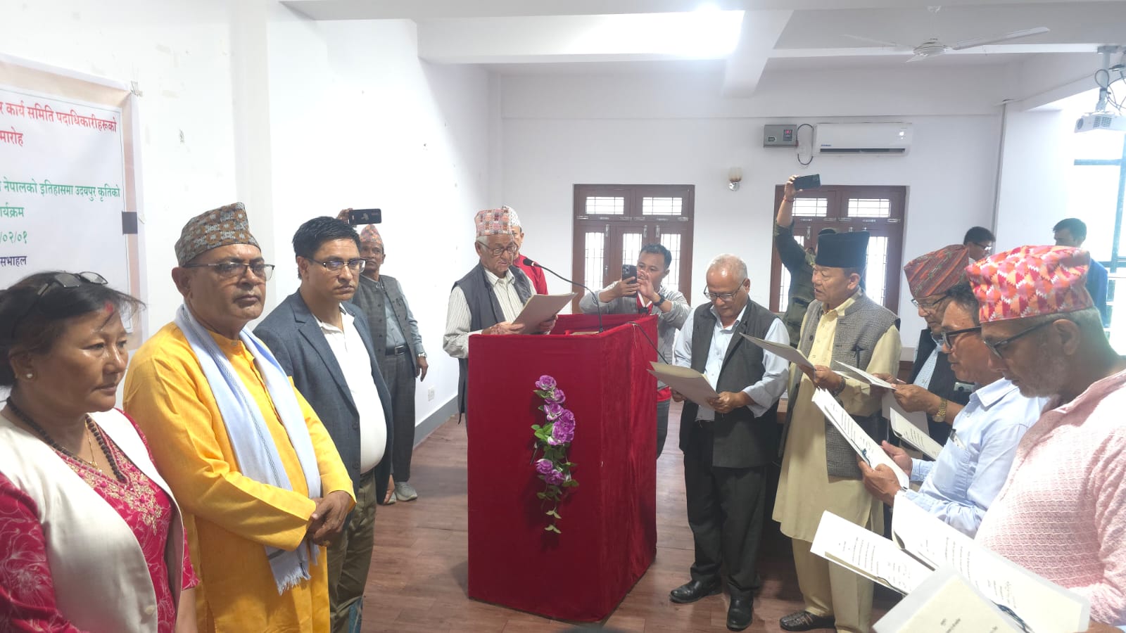 त्रियुगा प्रज्ञा प्रतिष्ठानका पदाधिकारीले लिए सपथ, ‘नेपालको इतिहासमा उदयपुर’ पुस्तक लोकार्पण