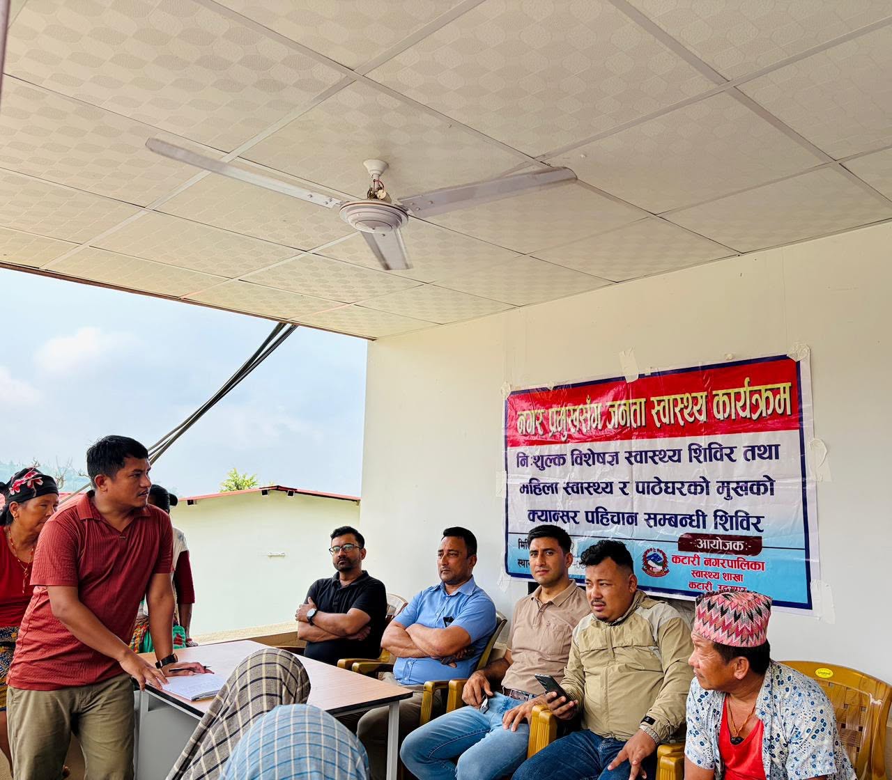 कटारीमा नगर प्रमुख संग जनस्वास्थ्य कार्यक्रम १११ ले लिए सेवा