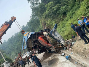 यात्रुवाहक बस दुर्घटना हुँदा ६ जनाको मृत्यु, १० जना घाइते